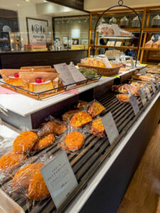 エピナール那須のベーカリー「Komorebi Table」で購入した朝食用パン|子連れ旅にぴったりなこだわりパンが揃うおしゃれスポット
